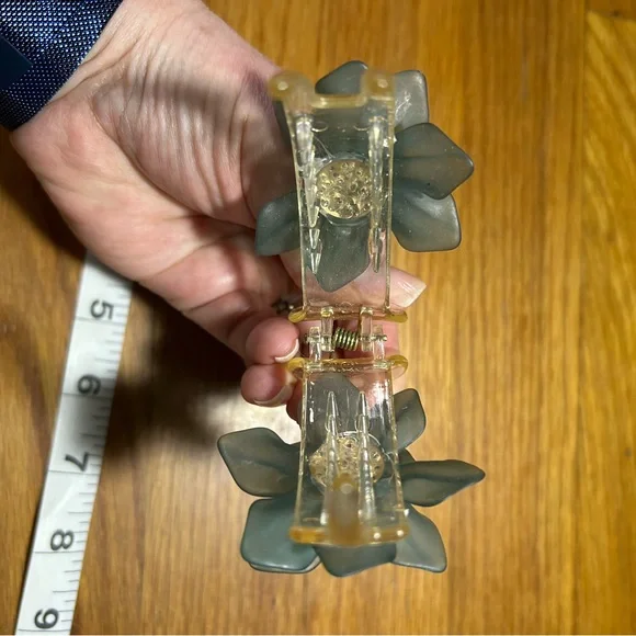 BOGO Floral Hair Clip - Picture 5 of 7